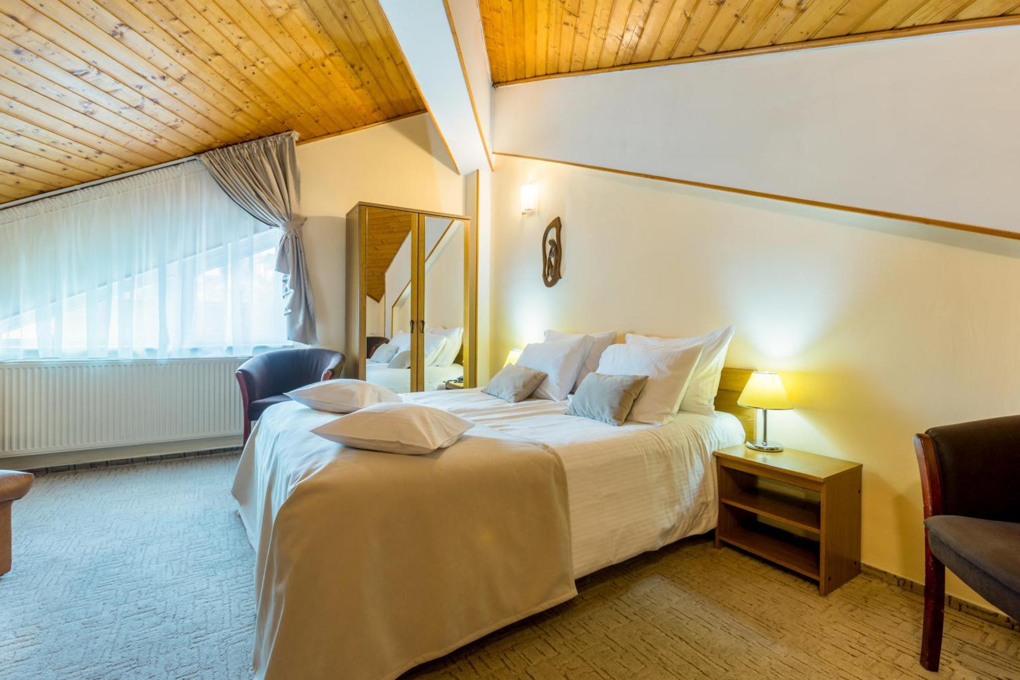 Hotel Ambient Braşov Habitación foto
